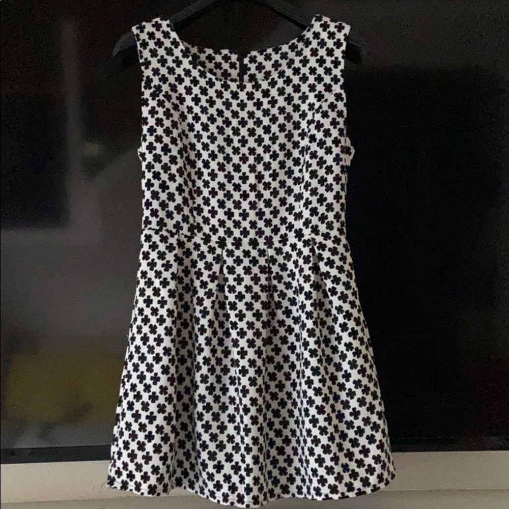 PLEATED SLEEVELESS FIT & FLAIR DRESS